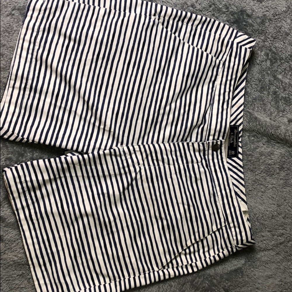 Size 33 Men’s Striped Abercrombie Swim Trunks